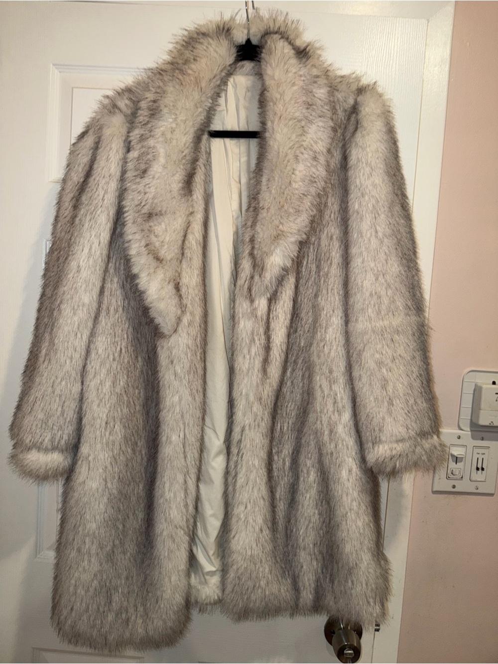 Luxury Faux Fur Coat - Light Gray